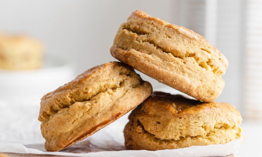 Biscuit de Tocino y Manzana Masa Madre Congelado – 4 Unidades